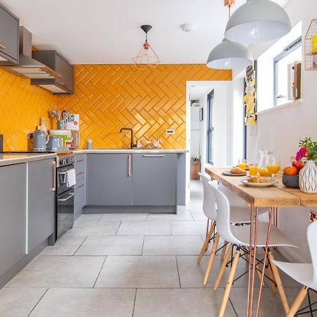 The Space At 8, Garden Flat Close To Town & Beach Уитстейбъл Екстериор снимка
