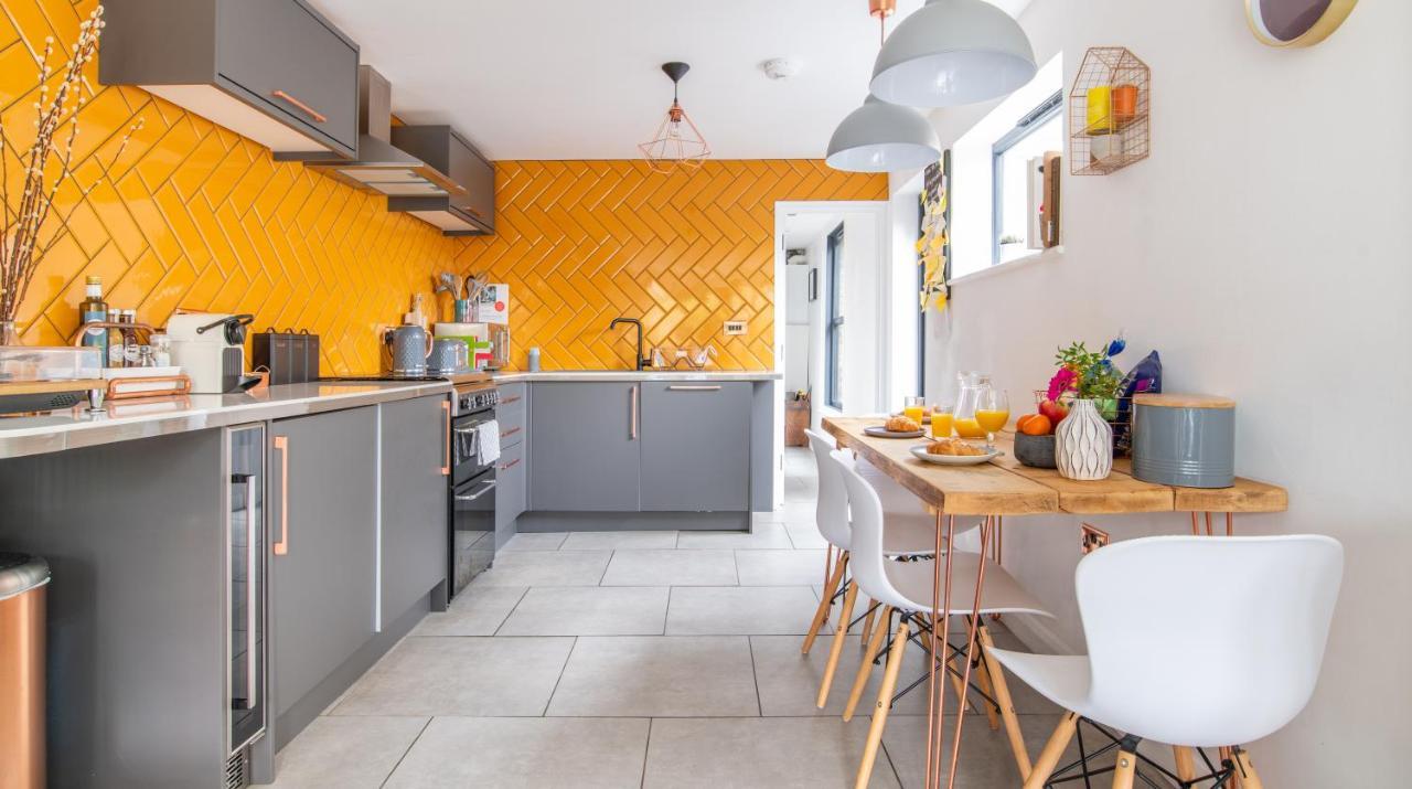 The Space At 8, Garden Flat Close To Town & Beach Уитстейбъл Екстериор снимка