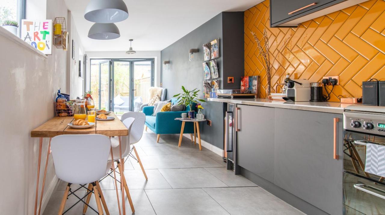 The Space At 8, Garden Flat Close To Town & Beach Уитстейбъл Екстериор снимка