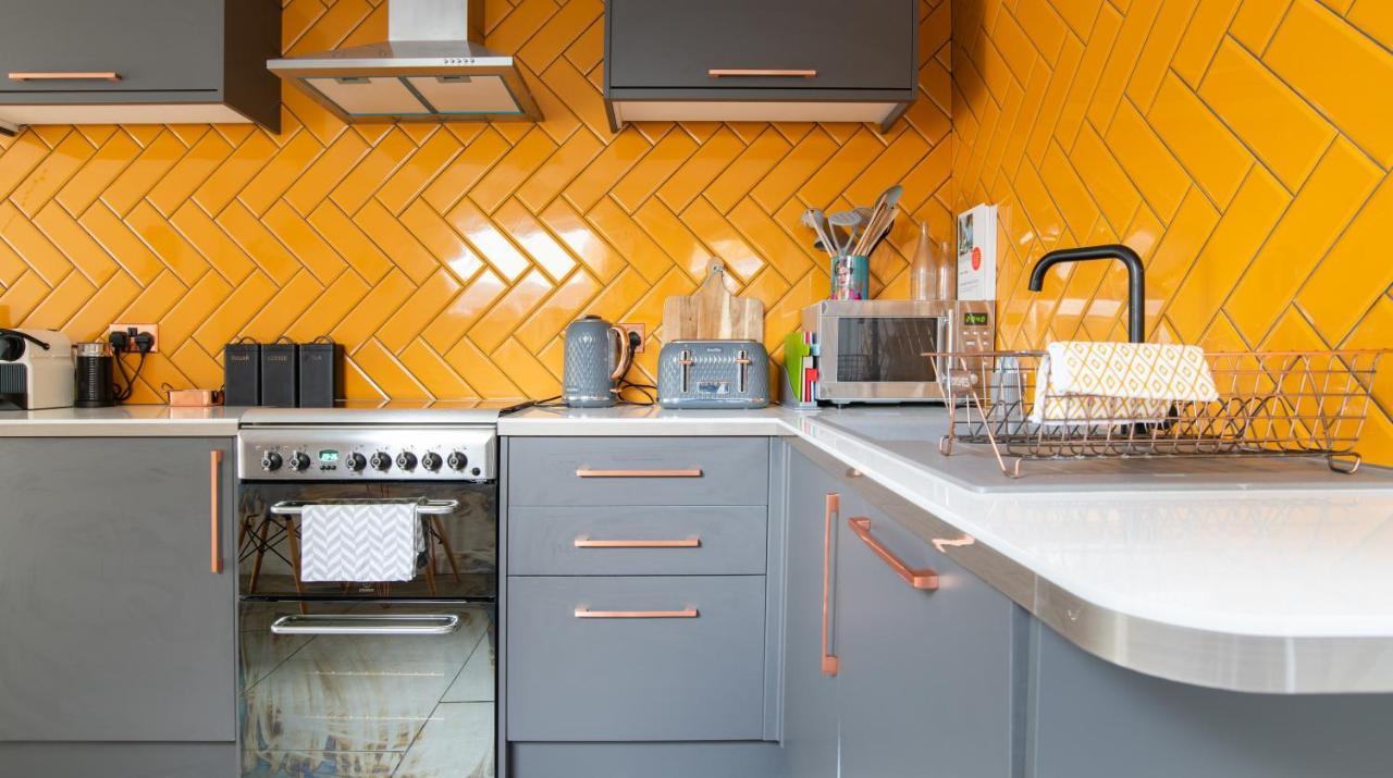 The Space At 8, Garden Flat Close To Town & Beach Уитстейбъл Екстериор снимка