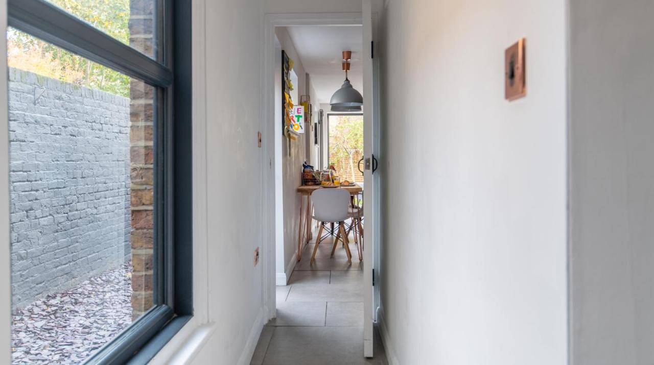The Space At 8, Garden Flat Close To Town & Beach Уитстейбъл Екстериор снимка