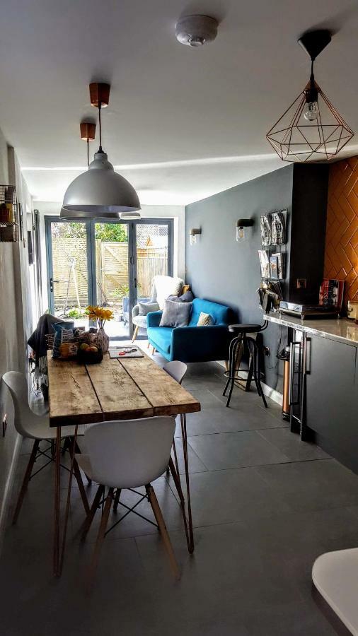 The Space At 8, Garden Flat Close To Town & Beach Уитстейбъл Екстериор снимка