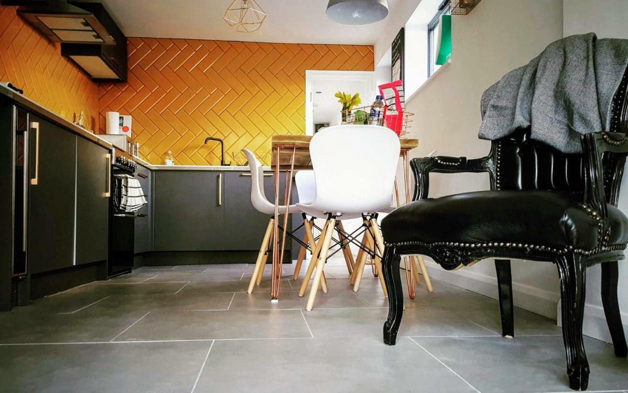 The Space At 8, Garden Flat Close To Town & Beach Уитстейбъл Екстериор снимка