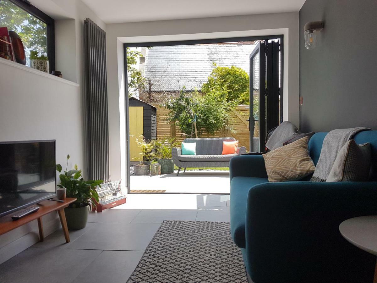 The Space At 8, Garden Flat Close To Town & Beach Уитстейбъл Екстериор снимка